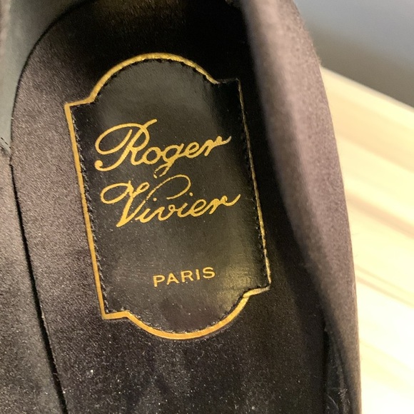 Roger Vivier Paris Black Satin Limelight Buckle Embellished Platform Pumps - Picture 5 of 13